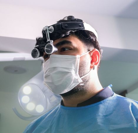 Diş hekimi Dr. Ahmet Burak Güzel